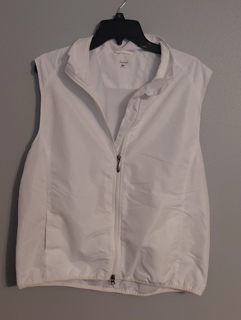 Ativa White Men’s Zip-Up Lightweight Vest
